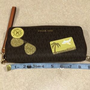 Michael Kors Wristlet-Jet Set Go